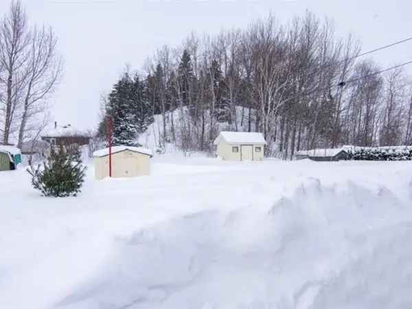 2-Bedroom Bungalow near Mont-Lac-Vert