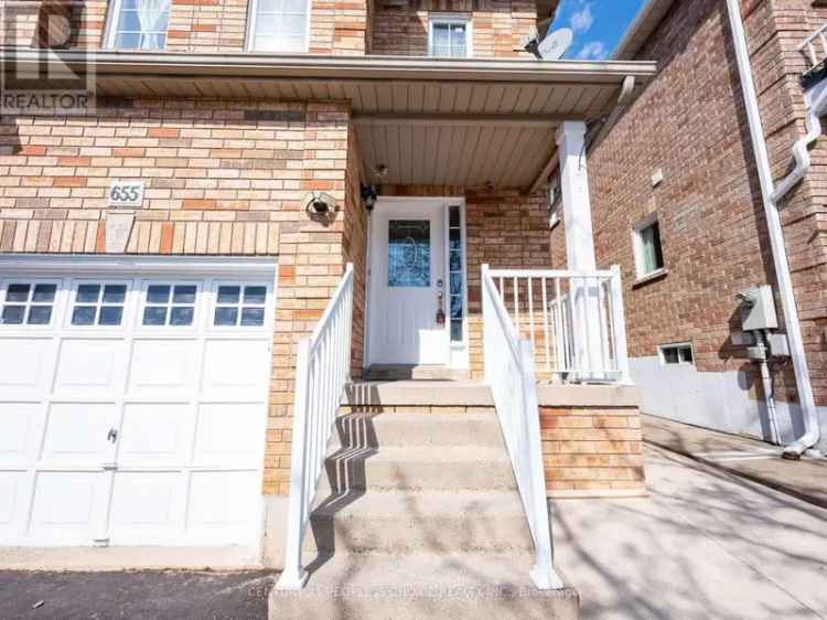 House For Sale in 655, Madame Street, Mississauga, Ontario