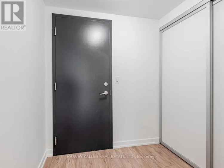 Apartment For Sale , 377, Madison Avenue, Toronto, Ontario