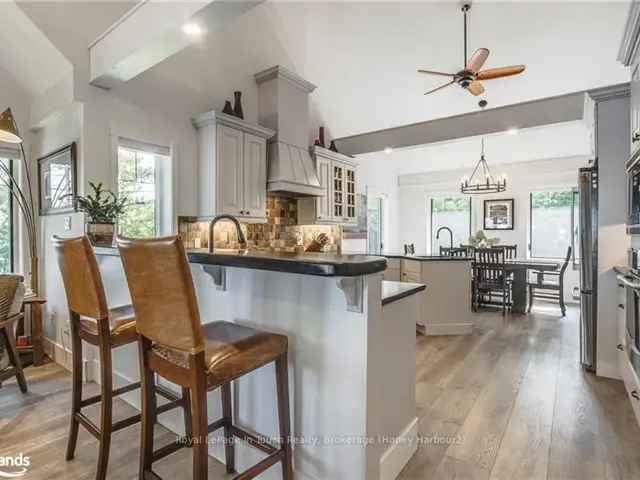 Exceptional Four Season Cottage on Roberts Island