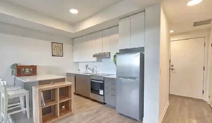 Bright Modern Top Floor 1 1 Den Unit Stunning Views