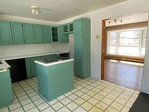 One and a Half Storey House for Sale Bas Saint Laurent RH477