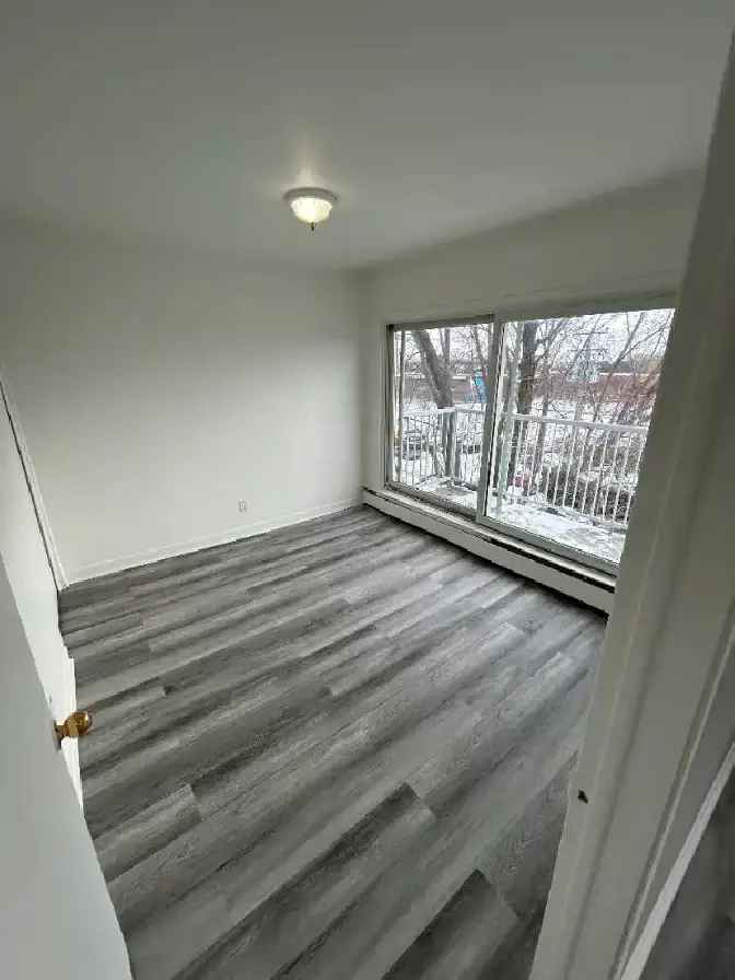 Rent 3 1/2 Apartment in Lasalle with Balcony and Security Features