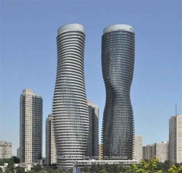 Mississauga Condo: 2-Bedroom Skyline View, Balcony, Near Square One