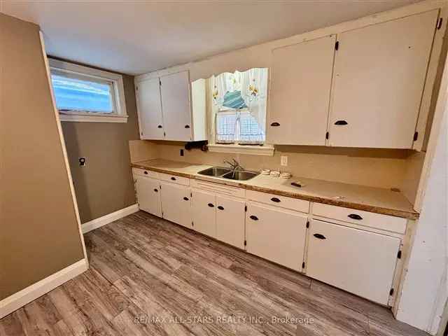 2 Bedroom 1 Washroom Home in Sutton - Perfect for First Time Home Buyers