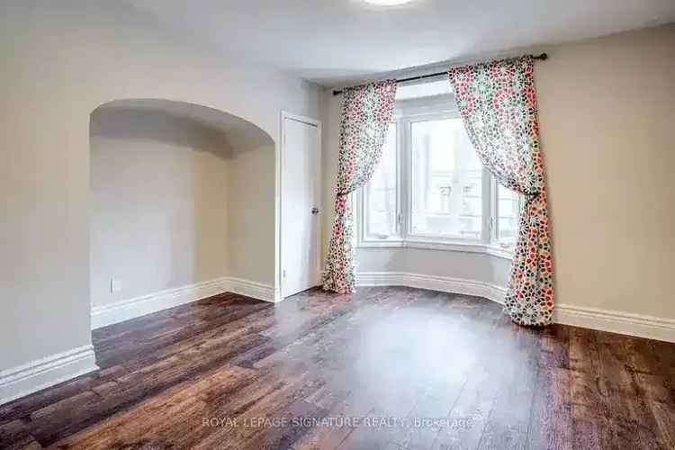 1-Bed 1-Bath Upper Unit Pape Ave Toronto - Steps to Pape Station