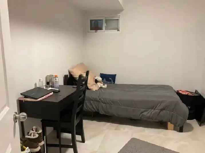 Room for rent in downtown Toronto with all utilities included