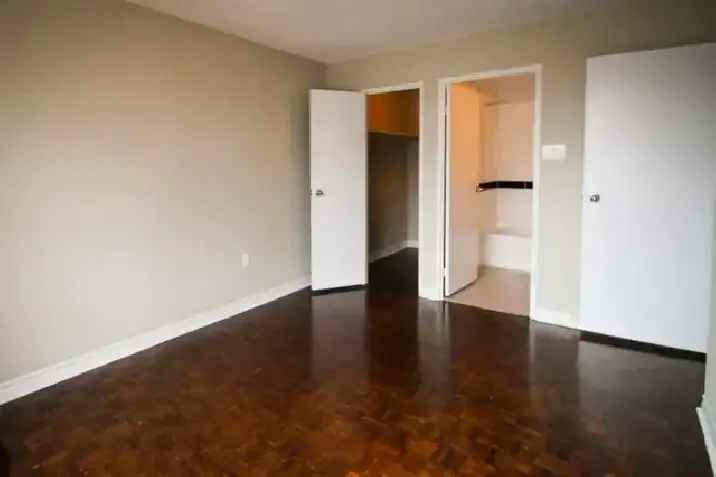 3 bed  den 2 bath apartment for rent in North York