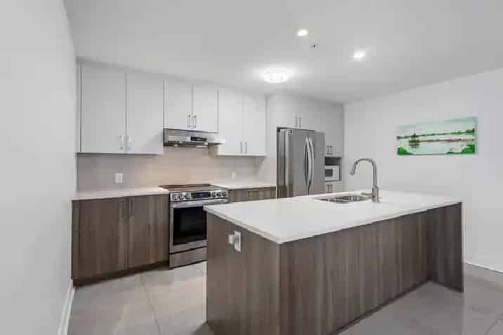 Luxury 2-Bedroom Condo in Pointe Claire Near REM