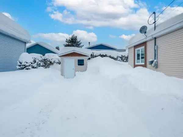 2-Bedroom Bungalow near Riviere-du-Loup - ATV Snowmobile Access