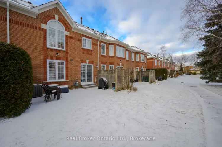 Upscale Millcroft Townhome:  Executive Living near Golf & Amenities