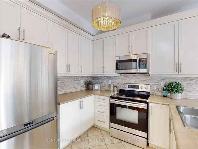 House For Sale in 33, Brown Lane, Whitchurch-Stouffville, Ontario