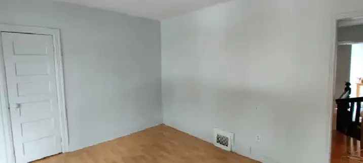 Newly Painted 2-bedroom   Den Upper near Bloor and Dufferin