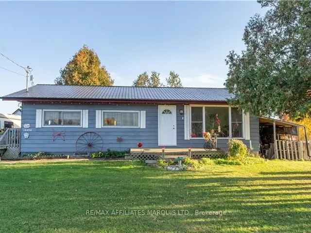 1.4 Acre Country Bungalow 2+1 BR Family Home