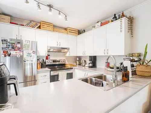 Kitsilano Gem 1-Bedroom Corner Unit Near Beach