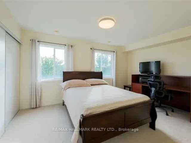 Stunning 4 Bedroom Townhome near Oates Park