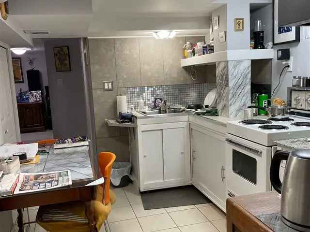 House For Sale in Toronto, Ontario