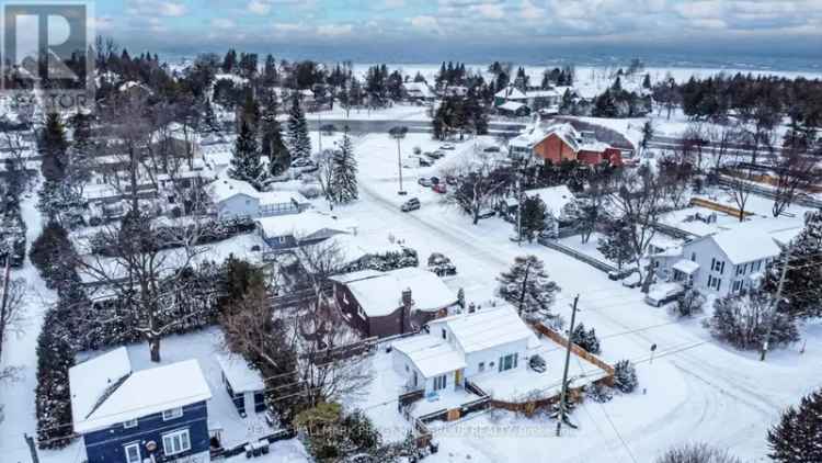 Charming 3-Bedroom Home Near Georgian Bay