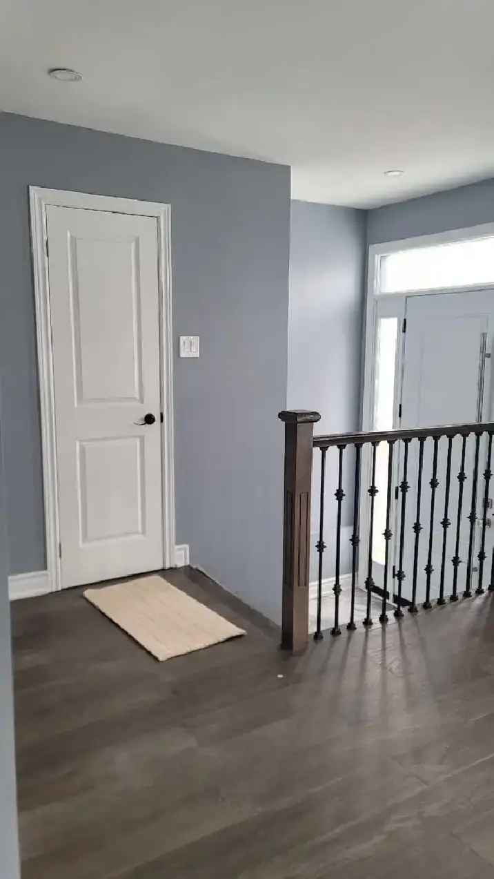 3 bedroom mainfloor for rent