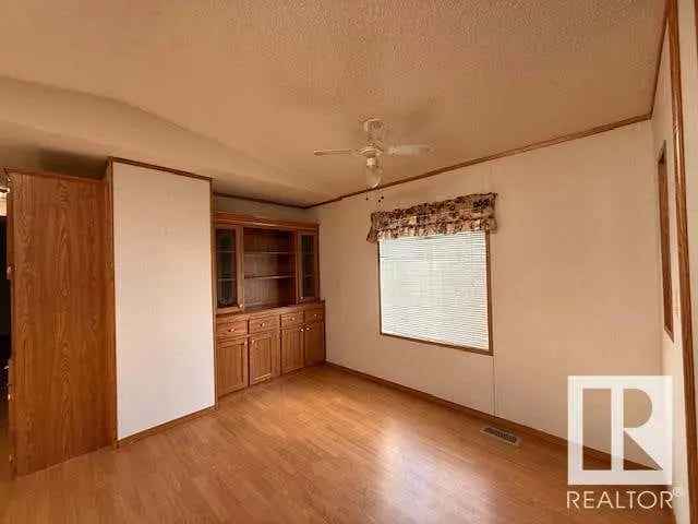 Bright Spacious Mobile Home with Large Deck and Garage