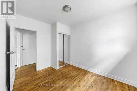 3 rooms apartment of 602 m² in Toronto