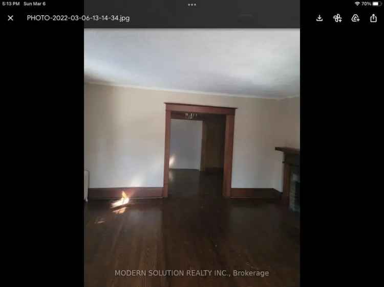 House For Sale in Mississauga, Ontario