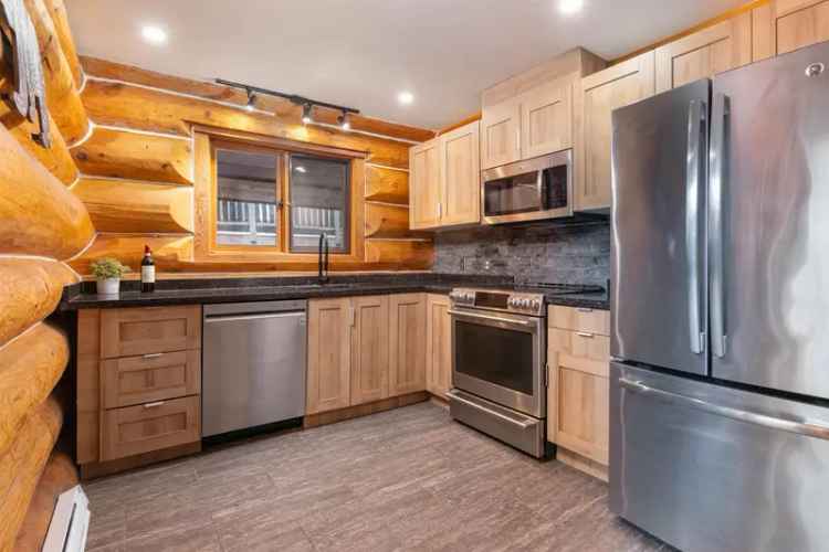 Whistler Cay Heights 5-Bedroom Chalet Walk to Village and Mountains