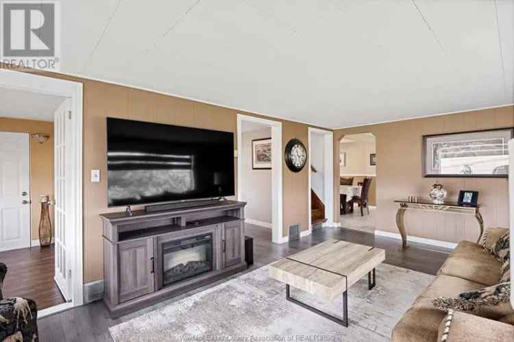 7.667 Acre Property with Farmhouse and Workshop in LaSalle
