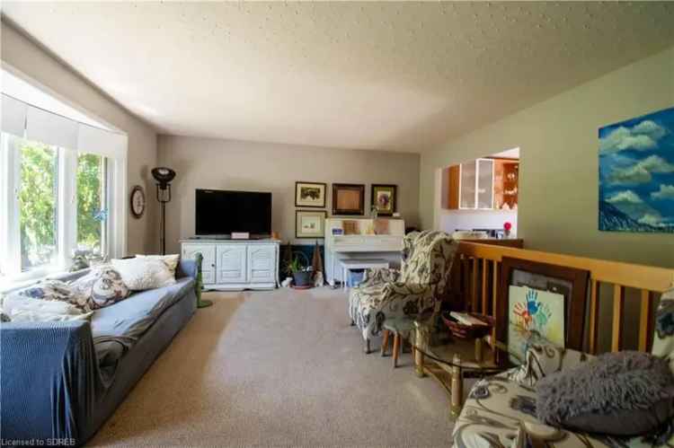 House For Sale in Tillsonburg, Ontario