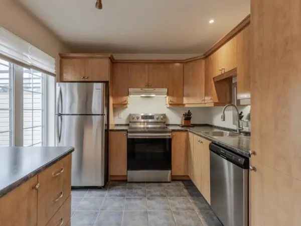 3-Bedroom Townhouse near River All Amenities