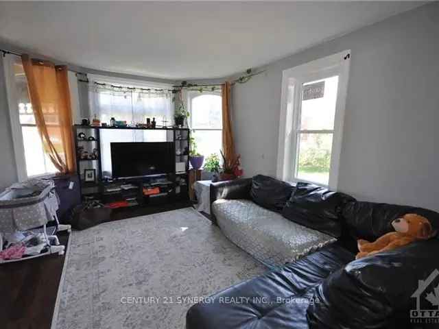 House For Sale in Smiths Falls, Ontario