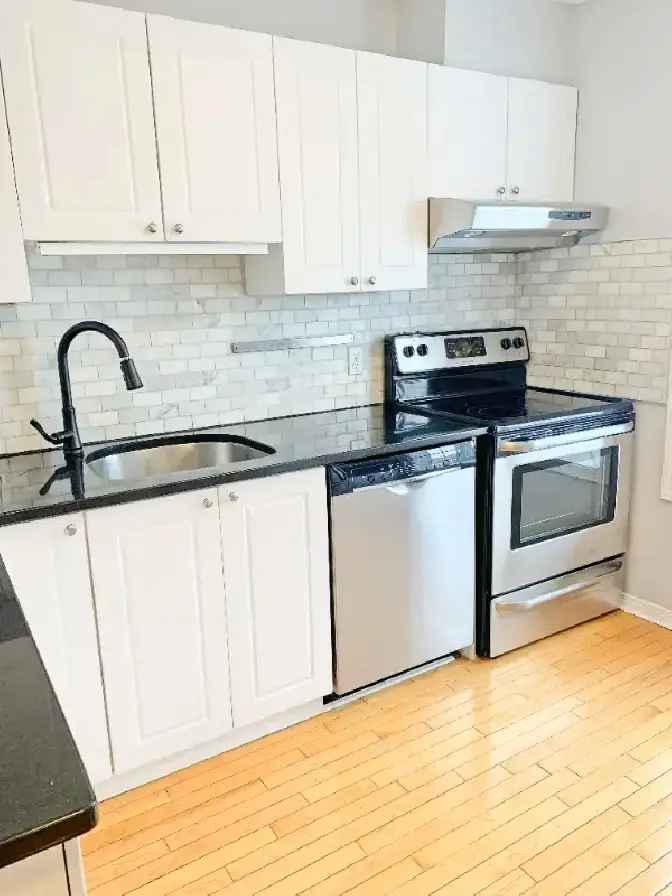 Executive 3 Bdr/2 Bth Townhome in Vibrant Hintonburg