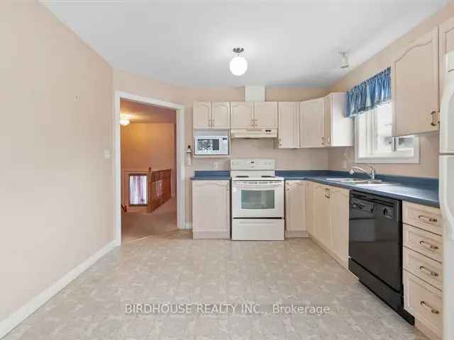 House For Sale in 7, Samuel Place, Kawartha Lakes, Ontario