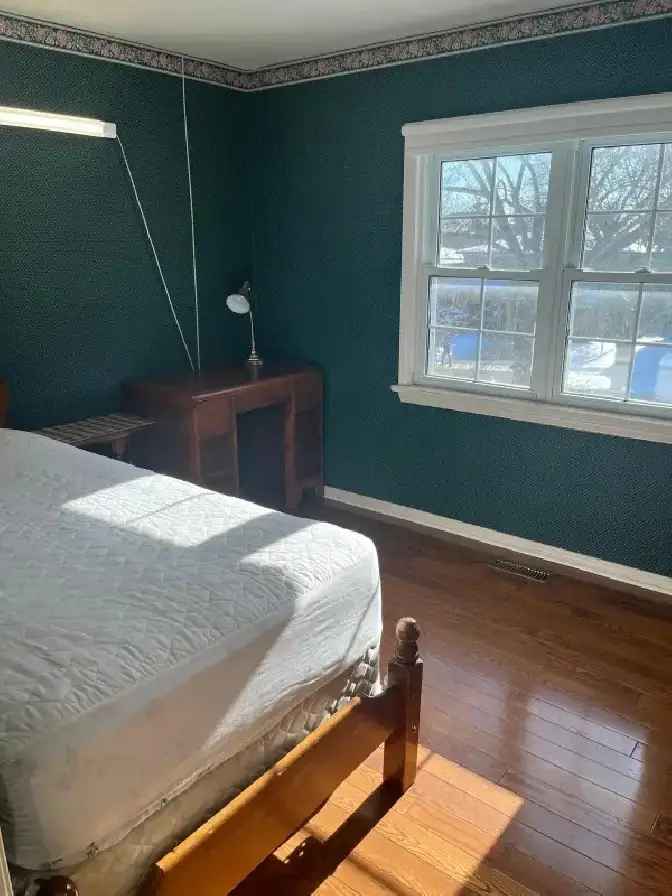 Room for Rent Near Newnham Campus Seneca with Utilities Included