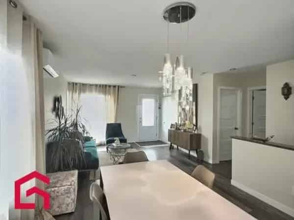 Semi Detached Bungalow 4 Bedrooms 2 Bathrooms Modern Design