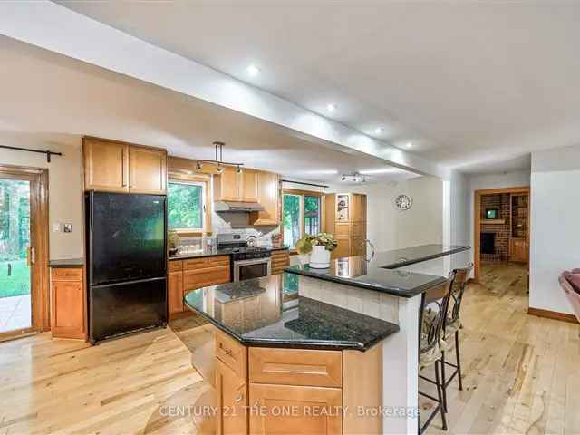 House For Sale in Newmarket, Ontario