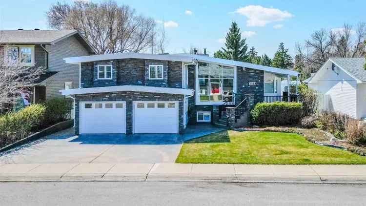 Luxury 4-Bedroom Family Home with 3 Living Areas and Hot Tub