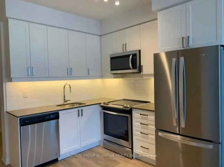 Luxury condo for rent in a vibrant area with stunning amenities