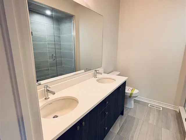 Townhouse For Sale in Brampton, Ontario