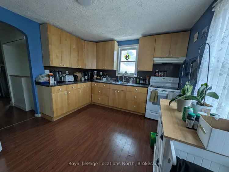 Cozy 2-Bedroom Home with Office and Renovated Bathroom - Perfect for First-Time Buyers