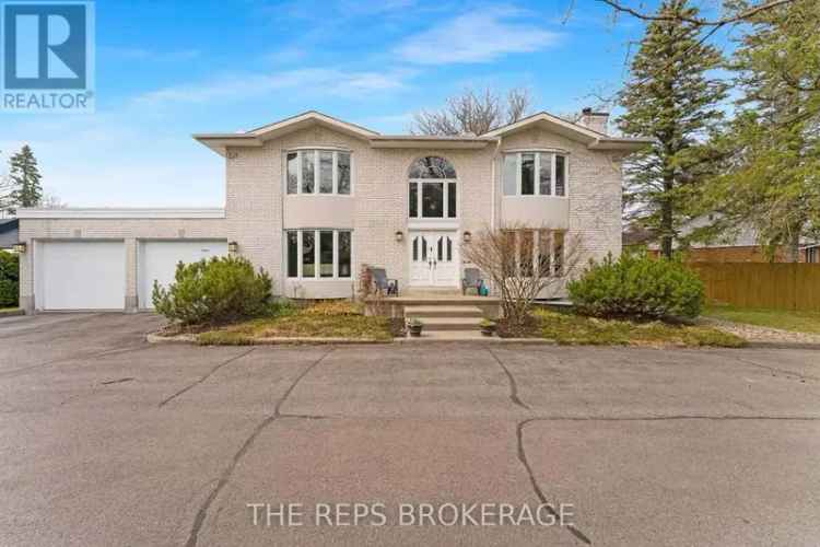 Revelstoke 4-Bed 4-Bath Home Massive Lot  Renovated