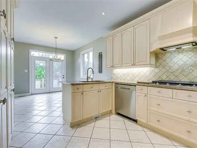 3800 Sq Ft Bungalow in Joshua Creek Ravine Setting