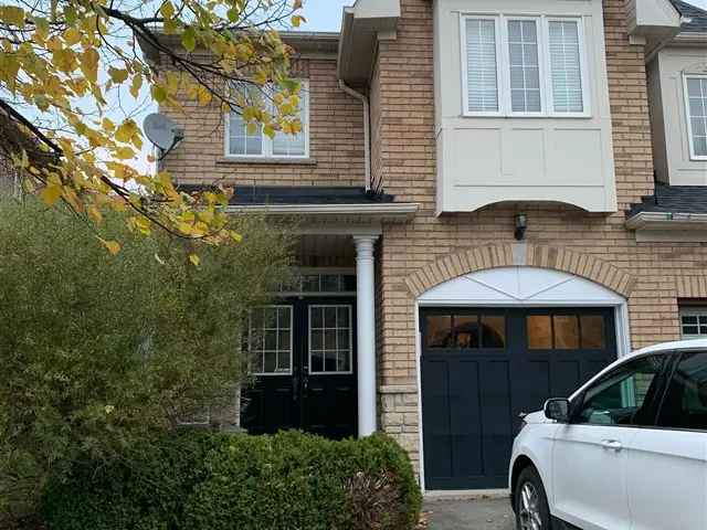 Spacious End Unit Townhouse in West Oak Trails