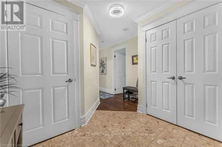 Downtown Hamilton Condo: Spacious 2BR, Renovated Kitchen & Bath