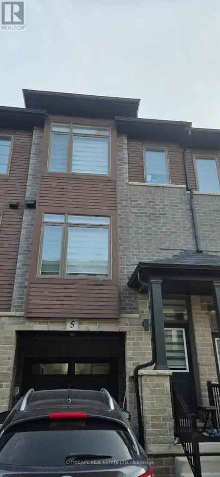 Bright Spacious Executive Townhouse Backing Onto Park 3 1 Beds 2 5 Baths
