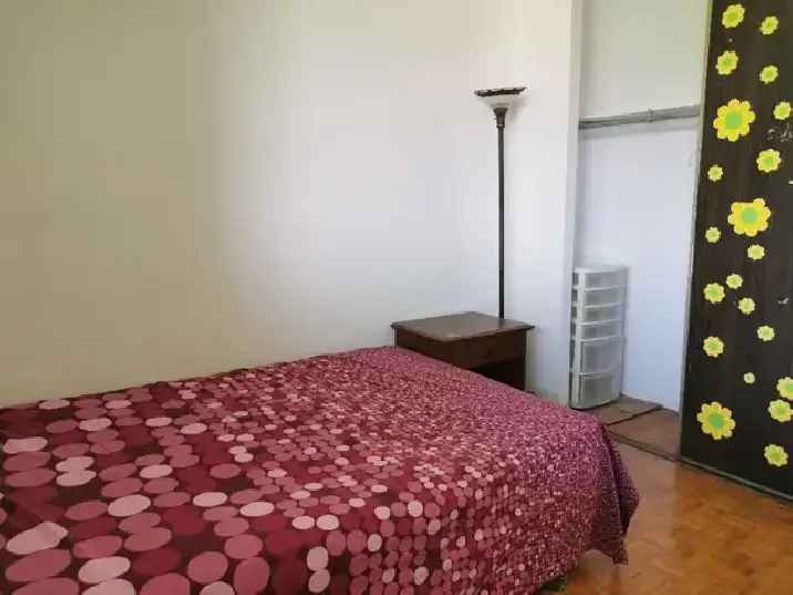 Fully furnished Rooms available at Eglinton & Don Mills