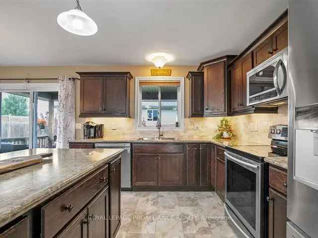 House For Sale in Quinte West, Ontario