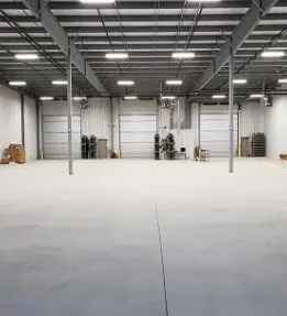 11000 sq ft Building with Drive Thru Doors and Fenced Compound