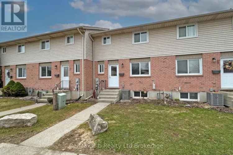 Spacious 3-Bedroom Condo Townhouse with Finished Basement and Recent Updates