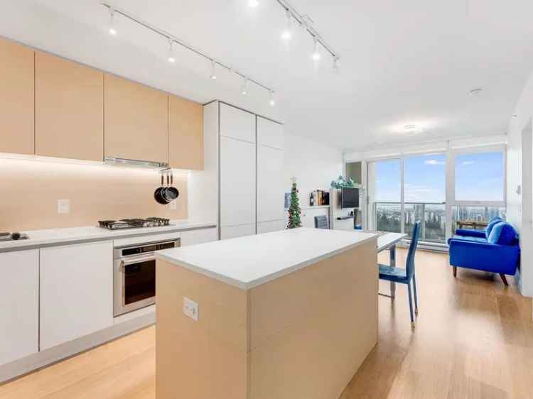 Condo For Sale in Coquitlam, British Columbia